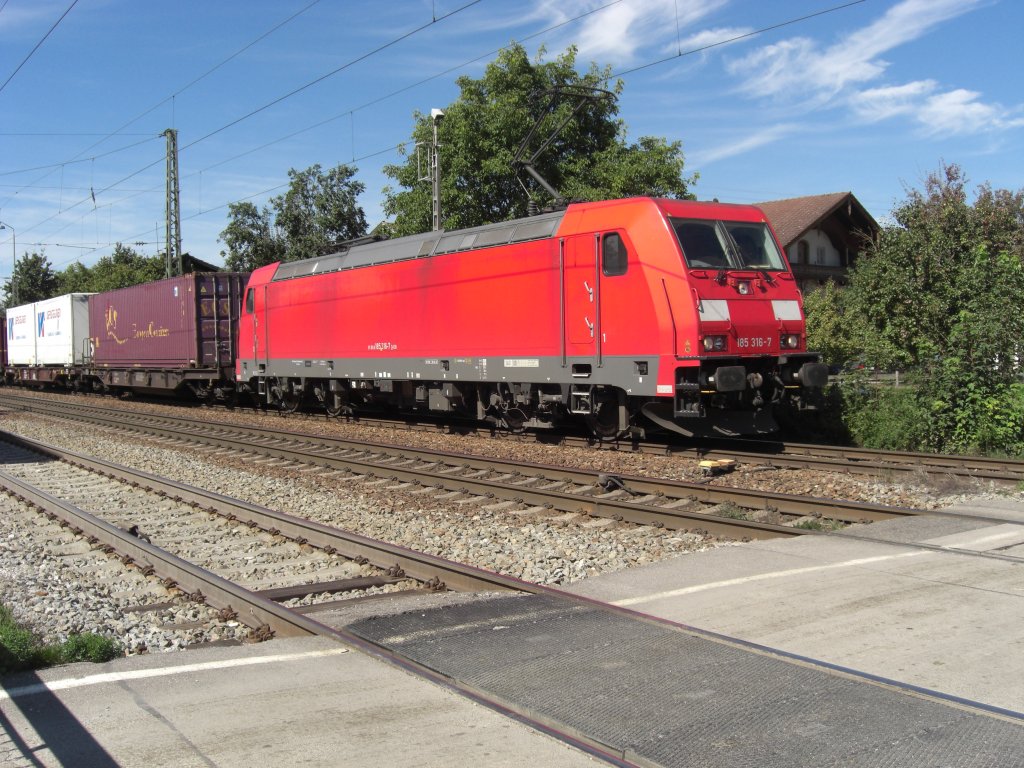 185  316-7 am 23. Juli 2010 auf dem Ausweichgleis im Bahnhof von �bersee am Chiemsee.
