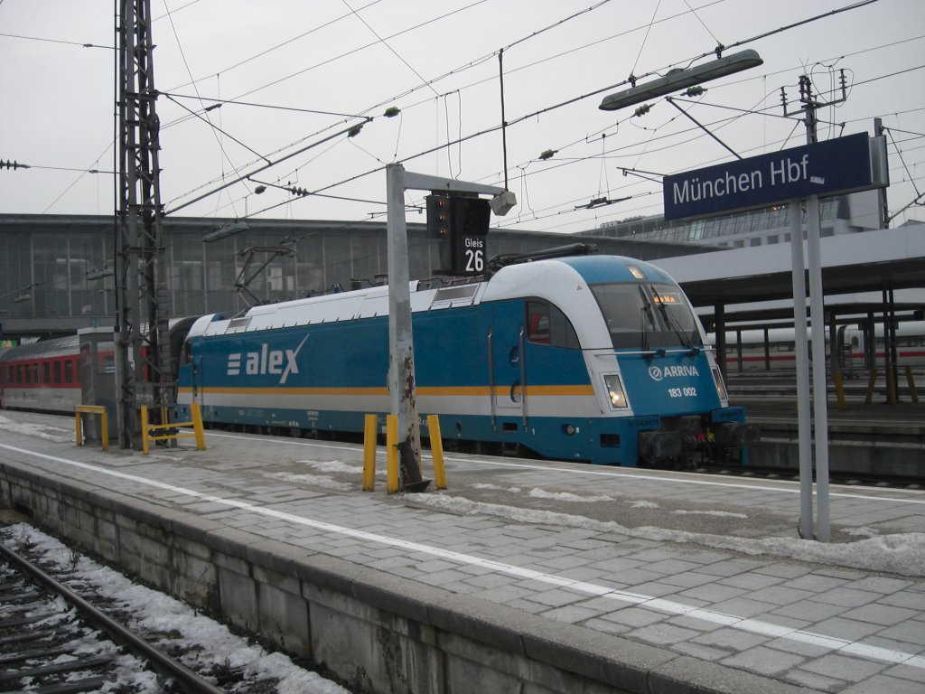 ALEX 183 002 wartet am 5. Februar 2010 auf die Abfahrt von M�nchen
nach Prag.