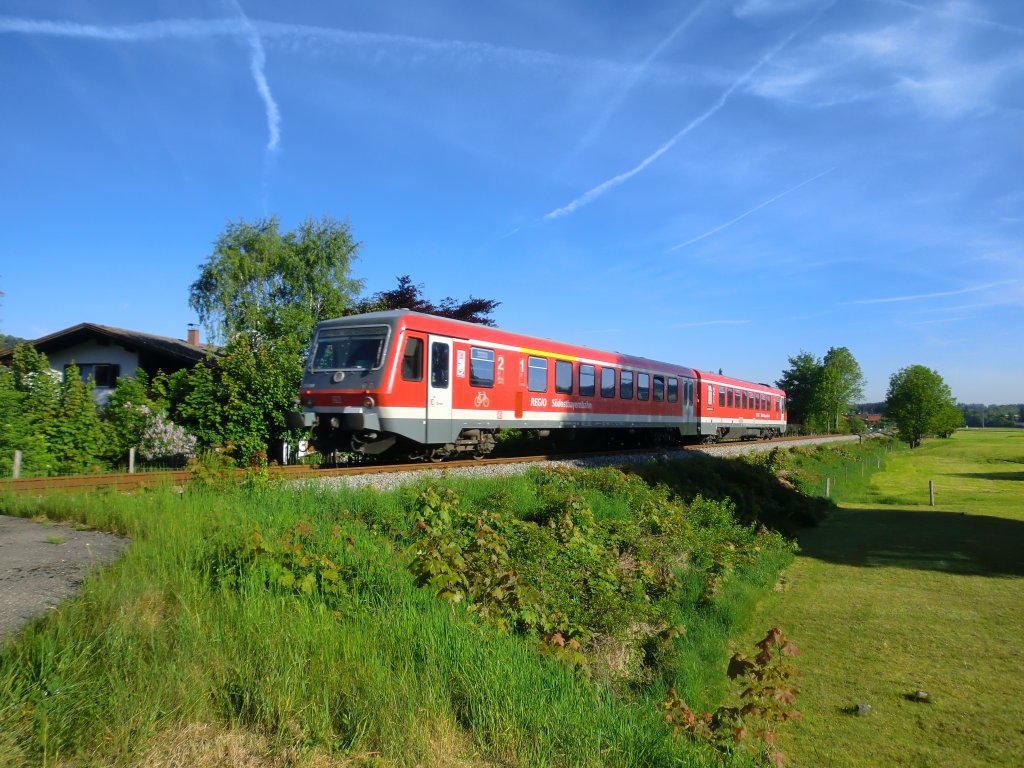 Eine 628iger Garnitur am Morgen des 10. Mai 2011, kurz nach der Ausfahrt
des Bahnhofs von Aschau im Chiemgau.