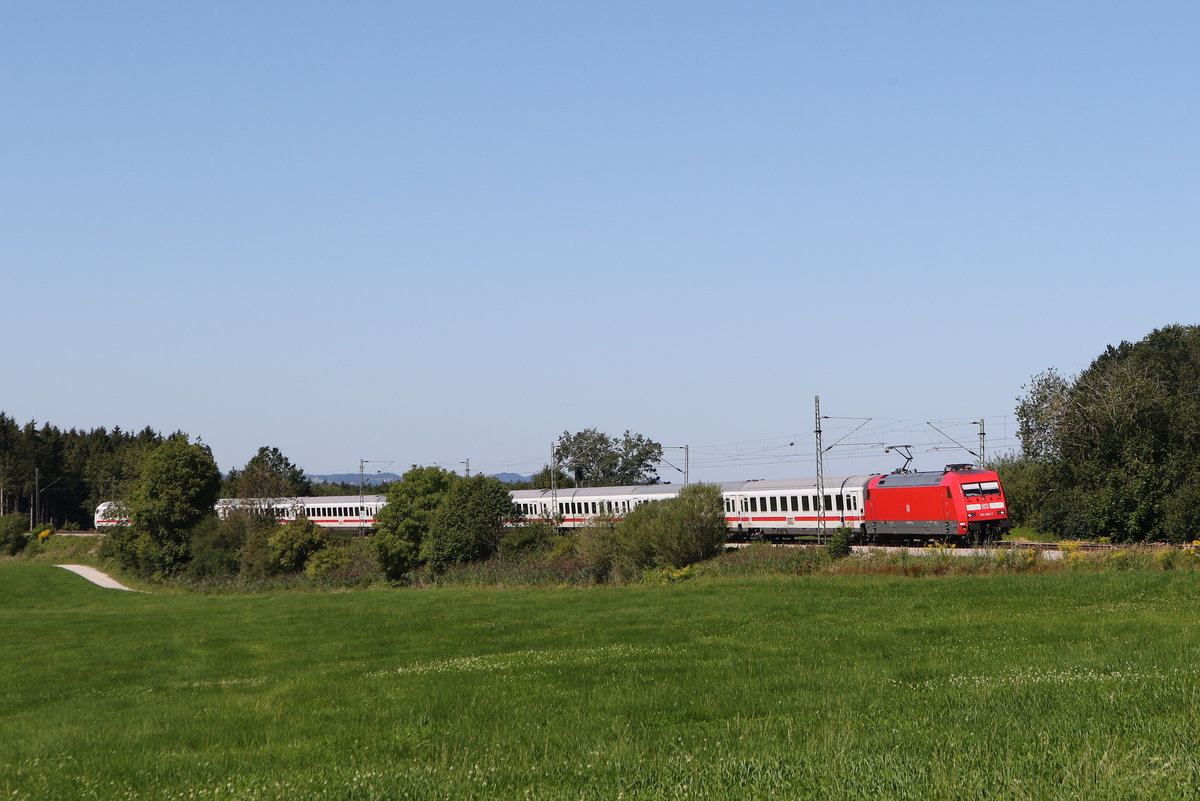 101 005 mit einem EC aus M�nchen kommend am 18. August 2019 bei Grabenst�tt