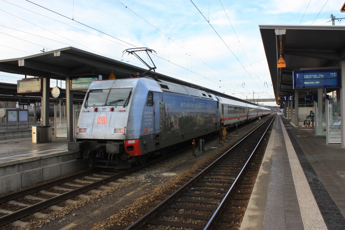 101 016-4 macht nun f�r  DERTOUR  Werbung. Aufgenommen am 3. Januar 2014 im Bahnhof von Rosenheim.
