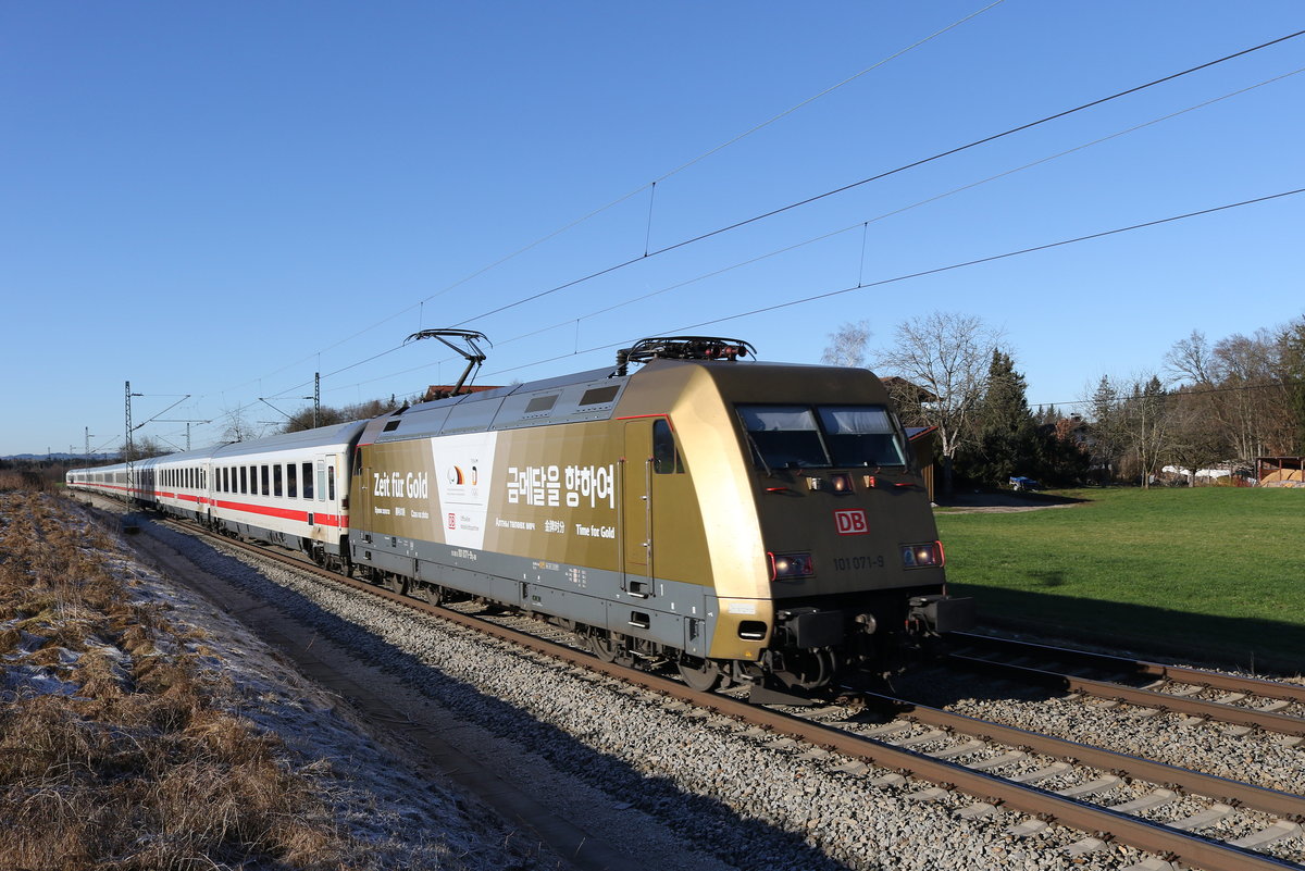 101 071 mit dem EC 217 am 30. Dezember 2019 bei Grabenst�tt.