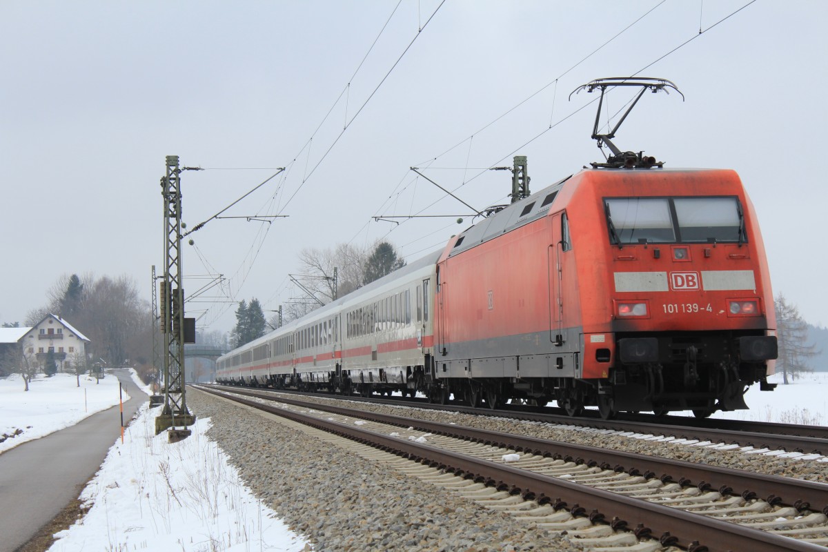 101 139-4 am 17. Februar 2013 bei �bersee am Chiemsee.