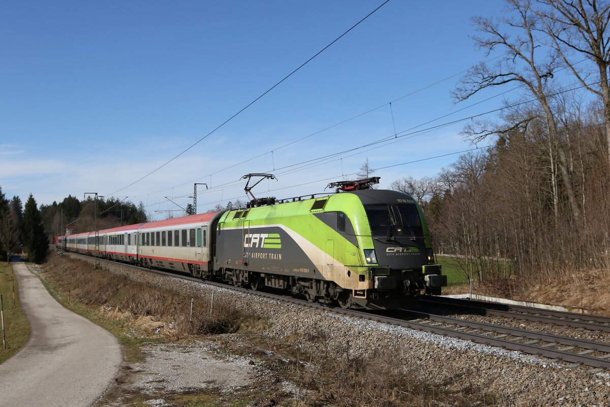 1016 036  CAT  mit einem  EC  aus M�nchen kommend am 24. Februar 2024 bei Hufschlag/Traunstein.