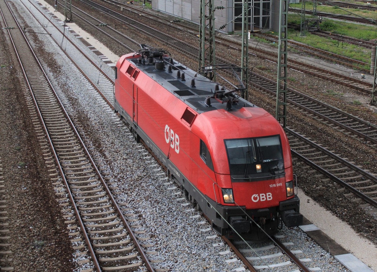 1016 040-6 am 26. August 2013 bei rangieren in M�nchen-Nord.