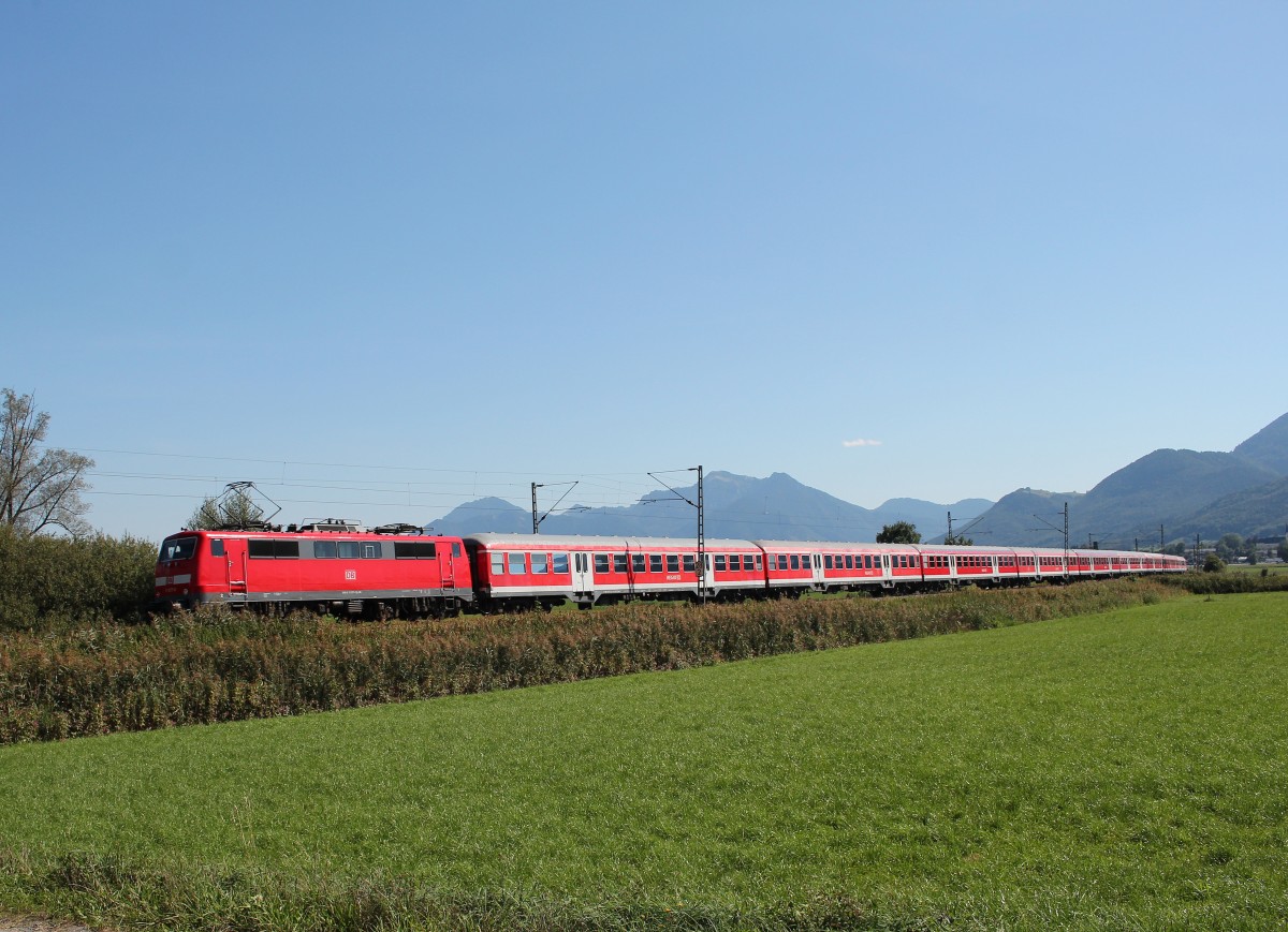 111 017-0 schiebend an einem Sonderzug von M�nchen nach Salzburg. Aufgenommen am 12. September 2015 bei Weisham.