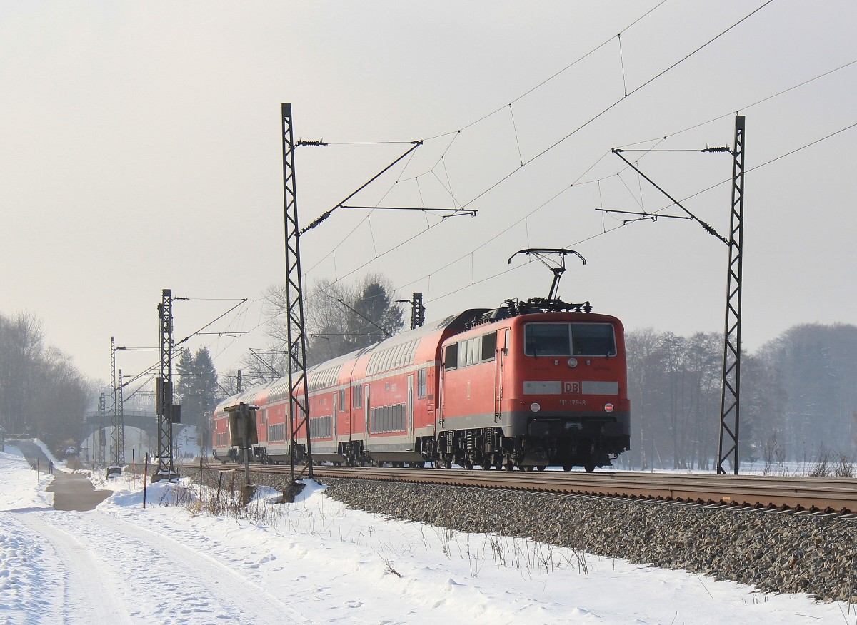 111 179-8 schiebt am 26. Januar 2013 bei �bersee einen Regionalzug nach M�nchen.