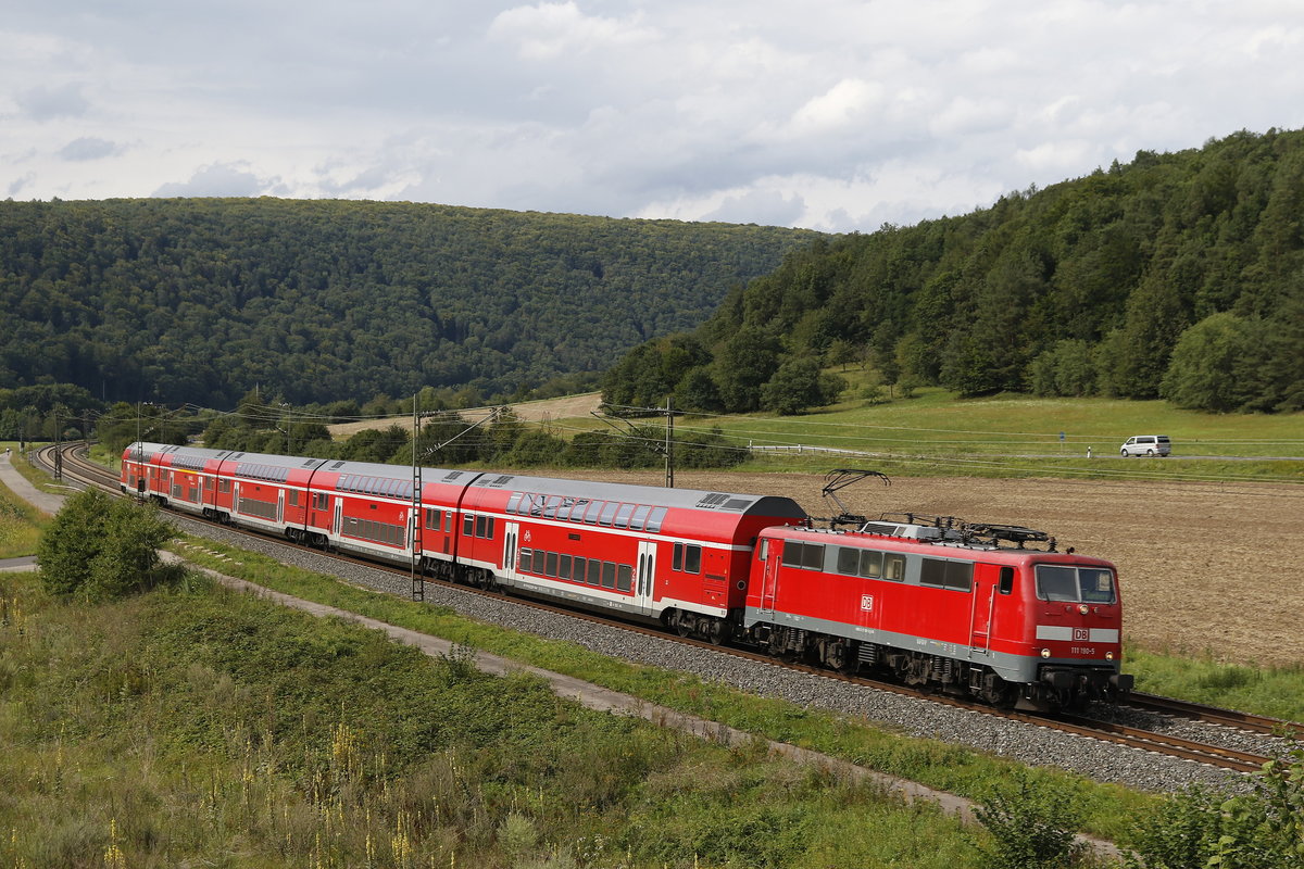 111 190-5 war am 18. August 2017 bei Harrbach mit einem Regionalzug in Richtung W�rzburg unterwegs.