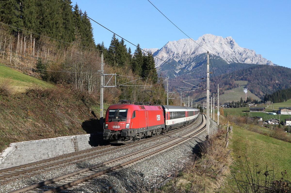 1116 104 war mit dem  Transalpin  auf dem Weg nach W�rgl. Aufgenommen am 10. November 2024 bei Pfaffenschwend.