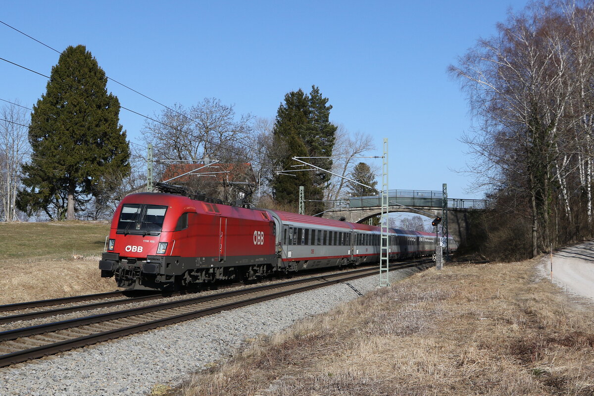 1116 105 war am 8. M�rz 2022 mit dem  EC 112  bei �bersee auf dem Weg nach M�nchen.