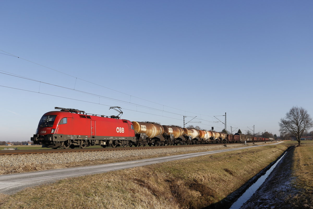 1116 109 mit einem gemischten G�terzug aus Salzburg kommend am 2. Januar 2017 bei �bersee.