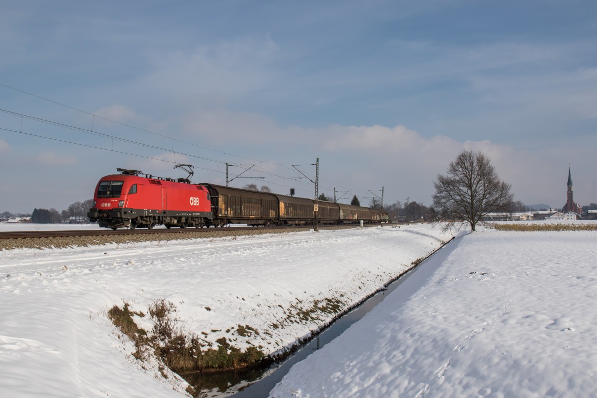 1116 138-9 mit einem kurzen Ganzzug am 20. Januar 2016 bei �bersee am Chiemsee.