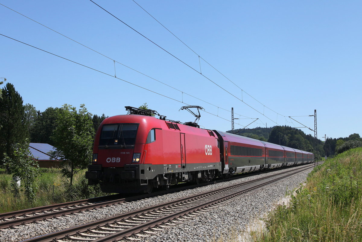 1116 141 mit einem Railjet aus Salzburg kommend am 29. Juni 2019 bei Grabenst�tt.