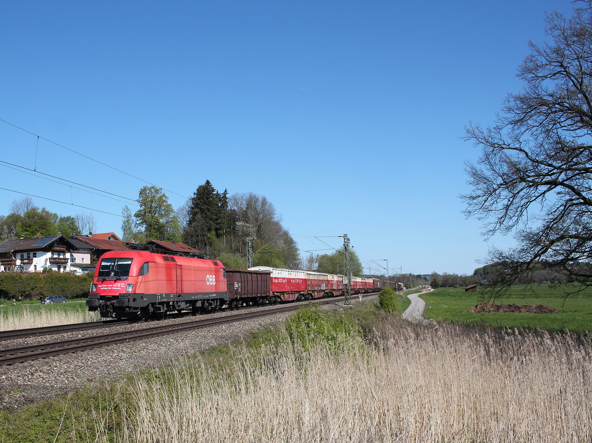 1116 147-0 war am 29. April 2016 bei Weisham mit einem G�terzug auf dem Weg nach Salzburg.