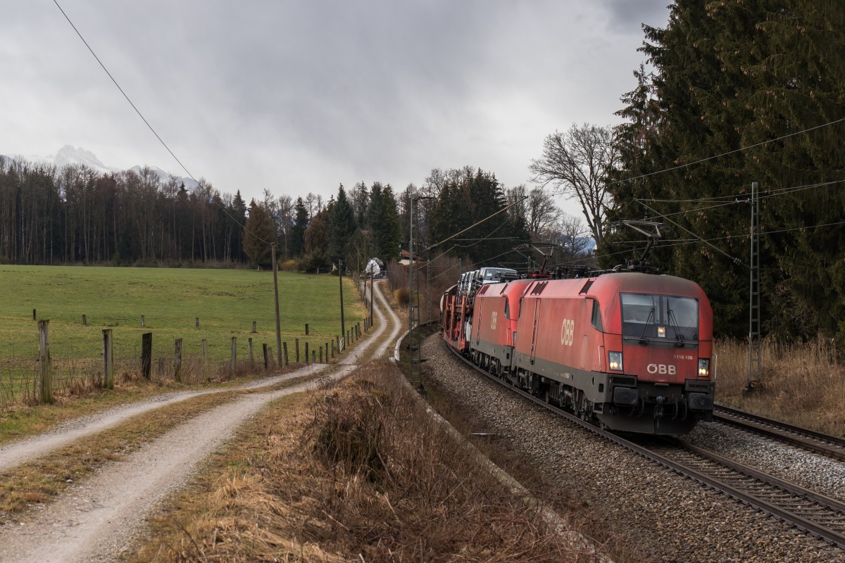 1116 158-7 und 1116 277-5 aus M�nchen kommend am 13. Februar 2016 bei Sossau.