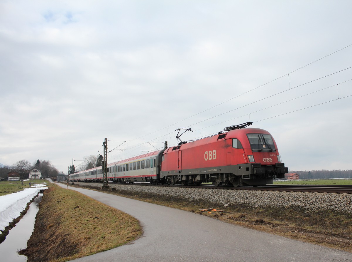 1116 172-8 war am 28. Februar 2015 bei �bersee in Richtung Salzburg unterwegs.