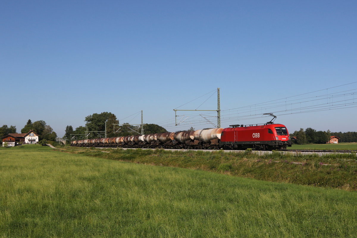 1116 178 mit einem Kesselwagenzug aus M�nchen kommend am 30. Juli 2020 bei �bersee am Chiemsee.