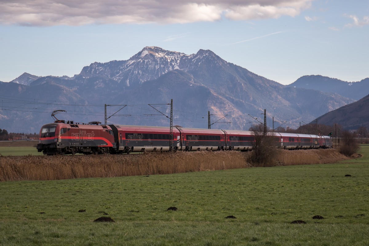 1116 200-7 am 4. Dezember 2015 auf dem Weg nach Salzburg bei Bernau am Chiemsee.