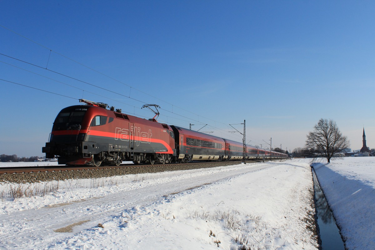 1116 200-7 mit einer doppelten  Railjet -Garnitur am 10. Februar 2013 bei �bersee.