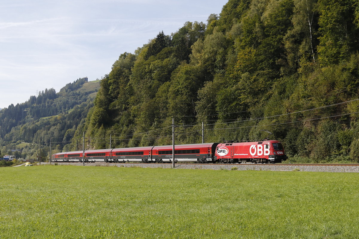 1116 225  �FB  mit einem  Railjet  am 11. September 2018 bei Bischofshofen.
