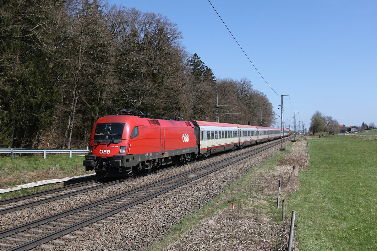 1116 264 war am 11. April 2025 mit einem  EC  bei Hufschlag auf dem Weg nach M�nchen.