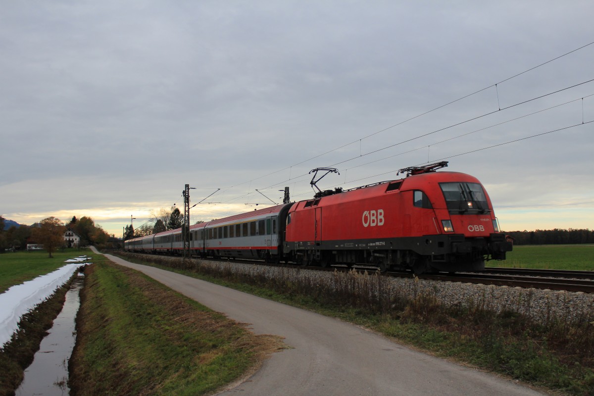 1116 271-6 auf dem Weg nach Salzburg am 1. November 2012 bei �bersee.