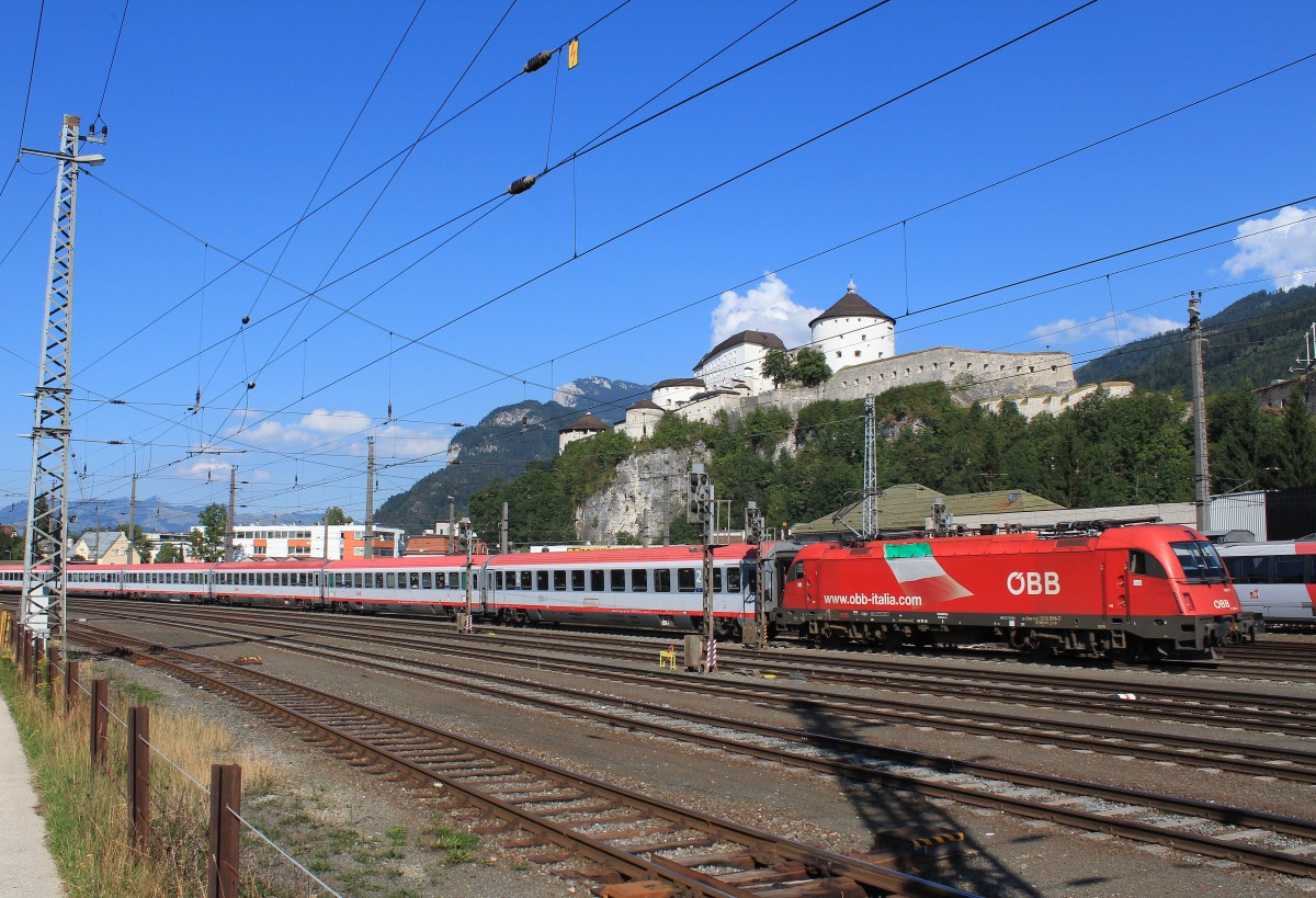 1216 011-7 bei der Ausfahrt aus dem Bahnhof von Kufstein in Richtung Innsbruck. aufgenommen am 16. August 2013.