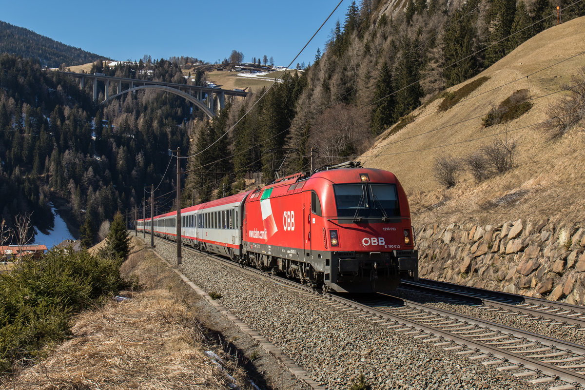 1216 013-3 am 19. M�rz 2016 bei St. Jodok am Brenner.