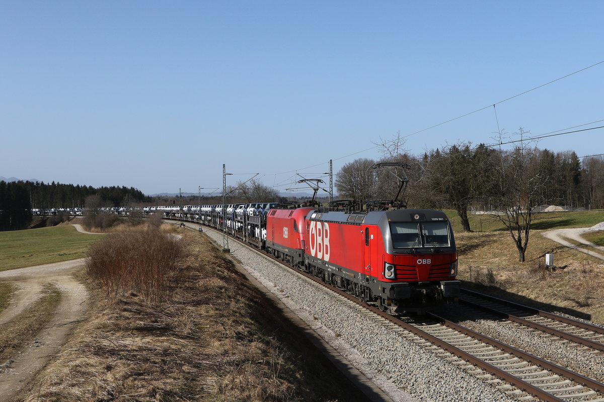 1293 041 und 1116 083 mit einem Autozug aus M�nchen kommend am 25. Februar 2021 bei Grabenst�tt im Chiemgau.
