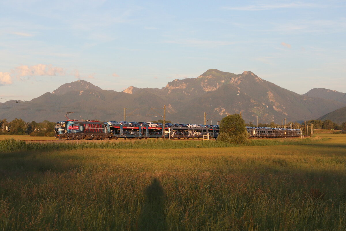 1293 903 mit einem Autozug aus Salzburg kommend am 16. Juni 2024 bei Weisham im Chiemgau.