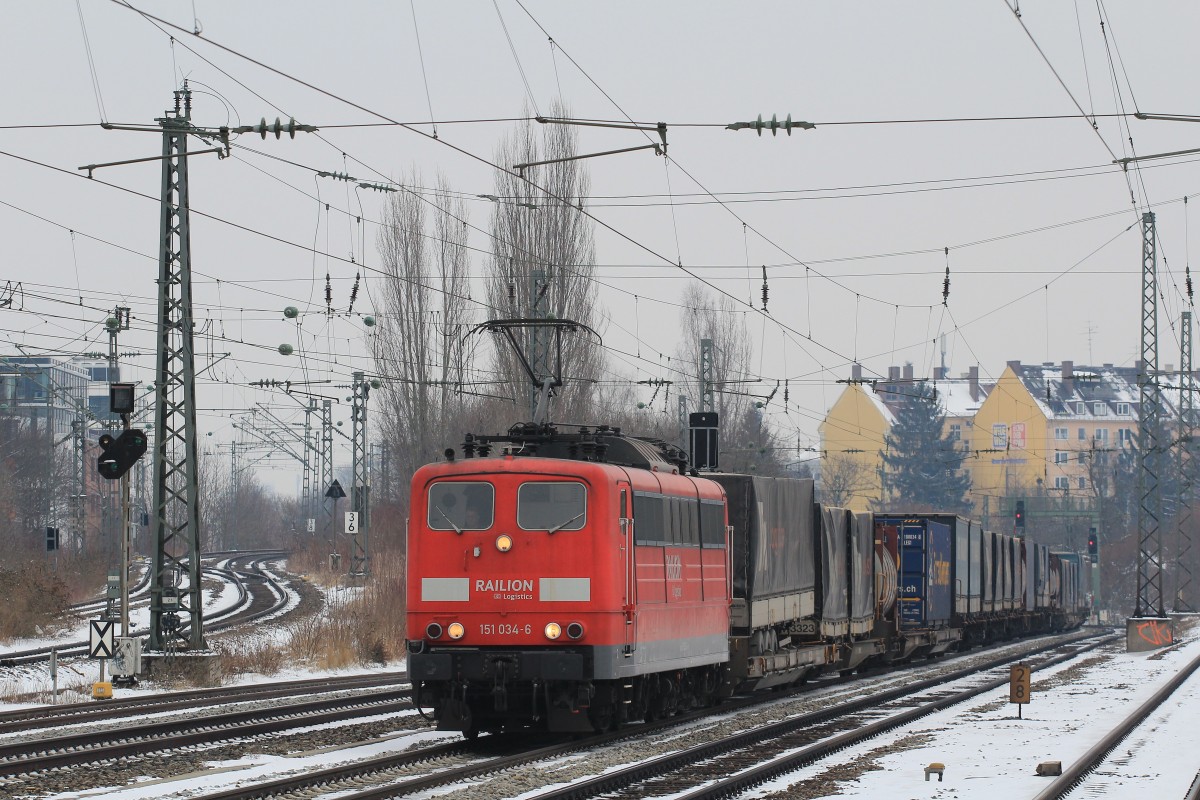 151 034-6 am 27. M�rz 2013 in M�nchen-Heimeranplatz.