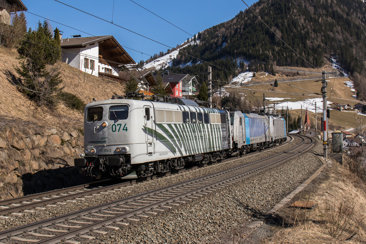 151 074-2, 186 102-0 und 186 290-3 waren am 19. M�rz 2016 auf dem Weg vom Brenner nach Innsbruck. Aufgenommen bei St. Jodok am Brenner.