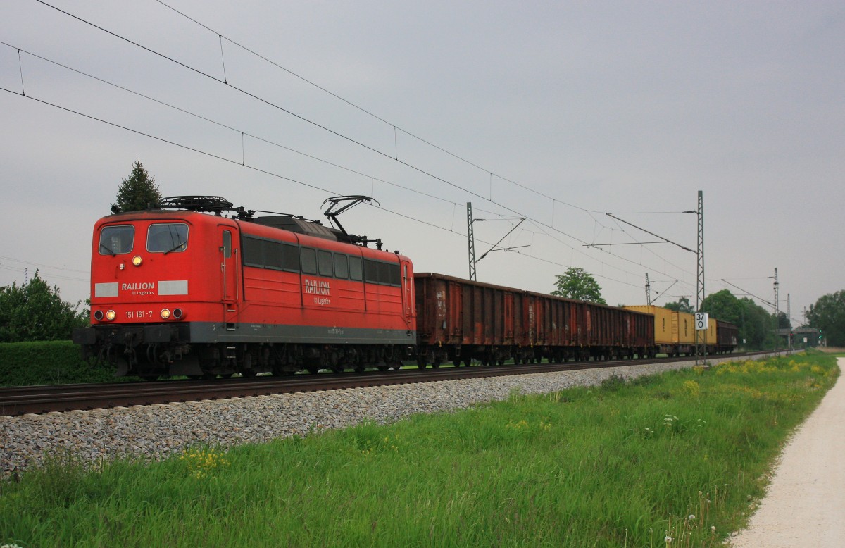 151 161-7 am 17. Mai 2013 bei �bersee am Chiemsee.