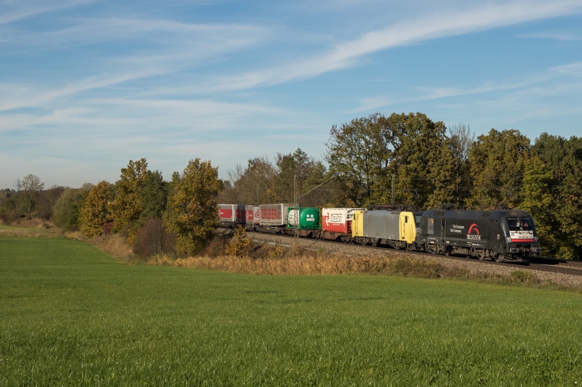 182 510 und 189 930 aus M�nchen kommend am 24. Oktober 2015 bei Hilperting.