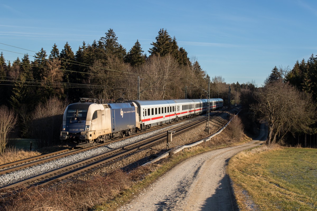 182 524 mit dem  IC K�nigssee  am 28. Dezember 2015 bei Sossau.