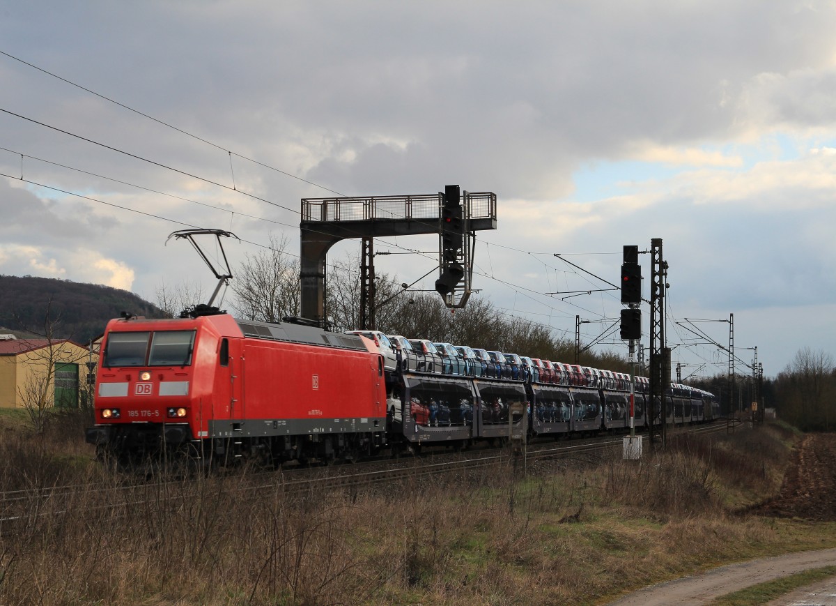 185 176-5 mit einem Autozug am 19. Februar 2014 bei Th�ngersheim.