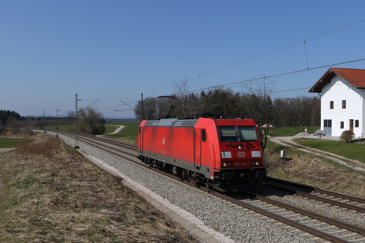 185 241 auf dem Weg nach Freilassing am 18. M�rz 2020 bei Grabenst�tt am Chiemsee.