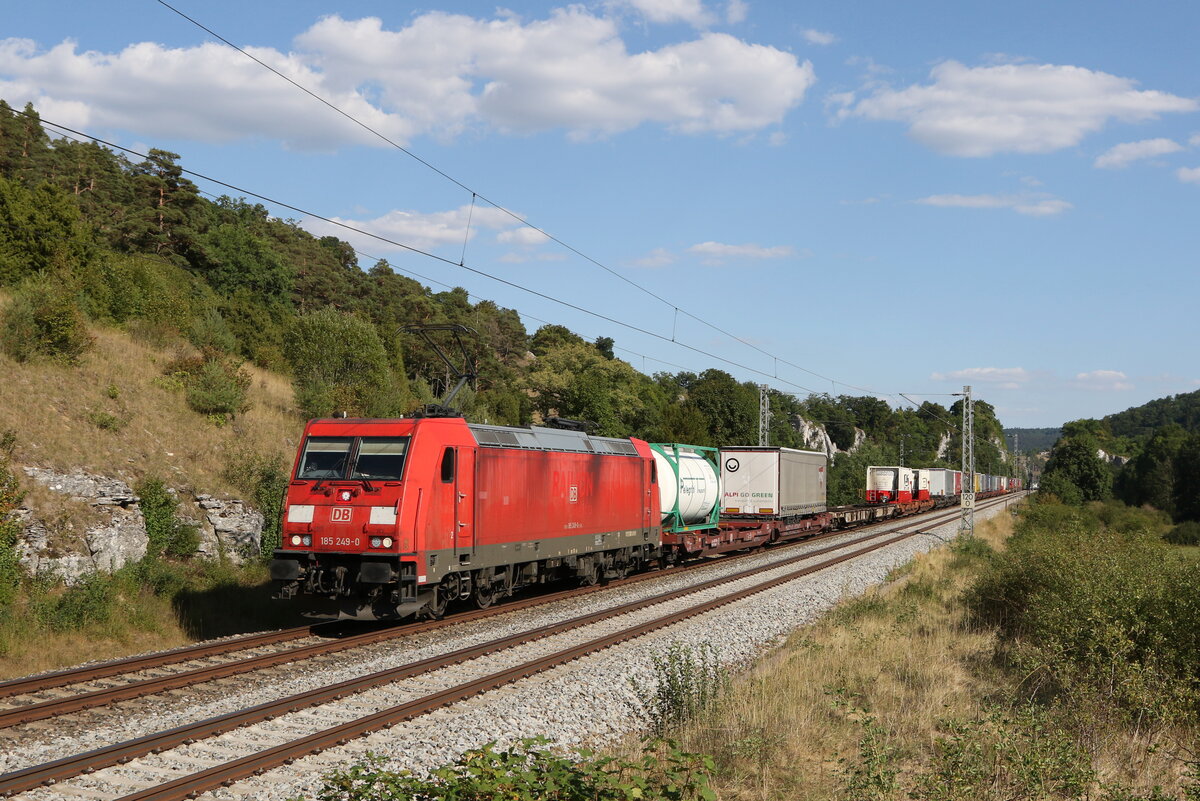 185 249 mit einem  KLV  am 9. August 2022 bei Hagenacker im Altm�hltal.