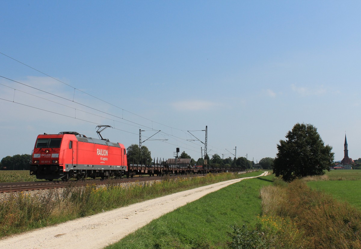 185 307-6 mit einem Stahlzug am 31. August 2013 bei �bersee.