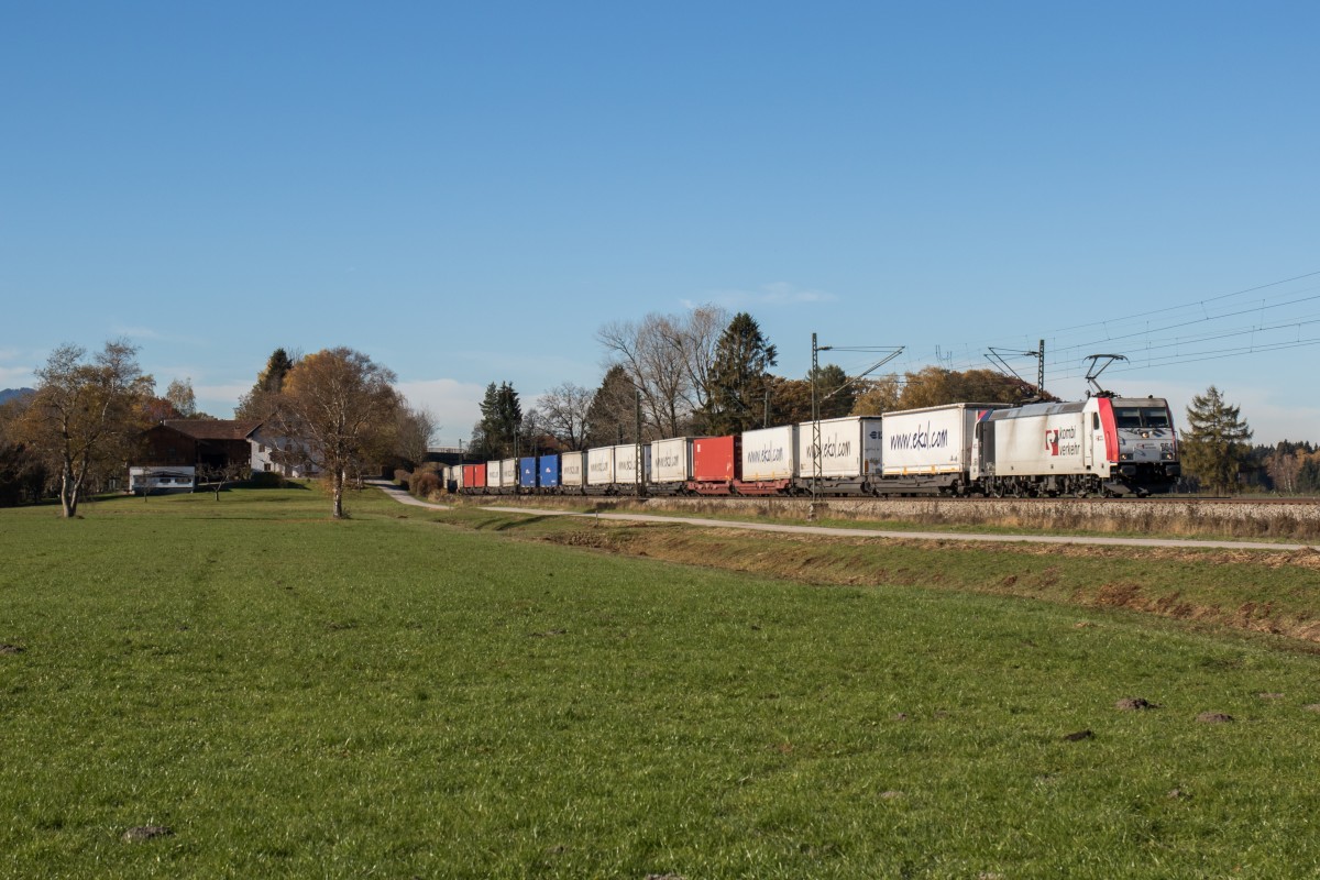 185 664-0 mit dem  EKOL -Zug am 3. November 2015 bei �bersee.