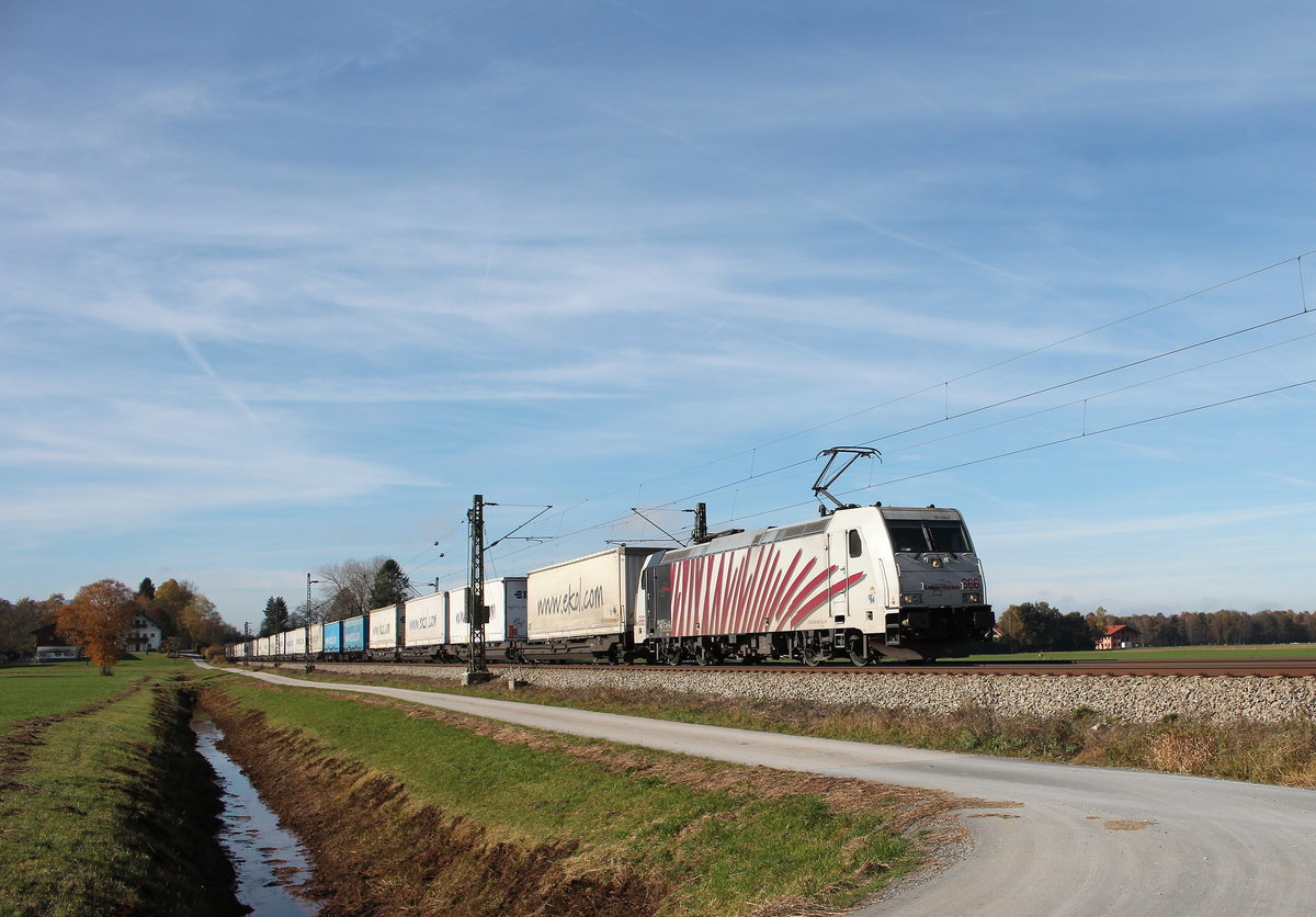 185 666 mit dem  Ekol -Zug am 1. November 2016 bei �bersee am Chiemsee.
