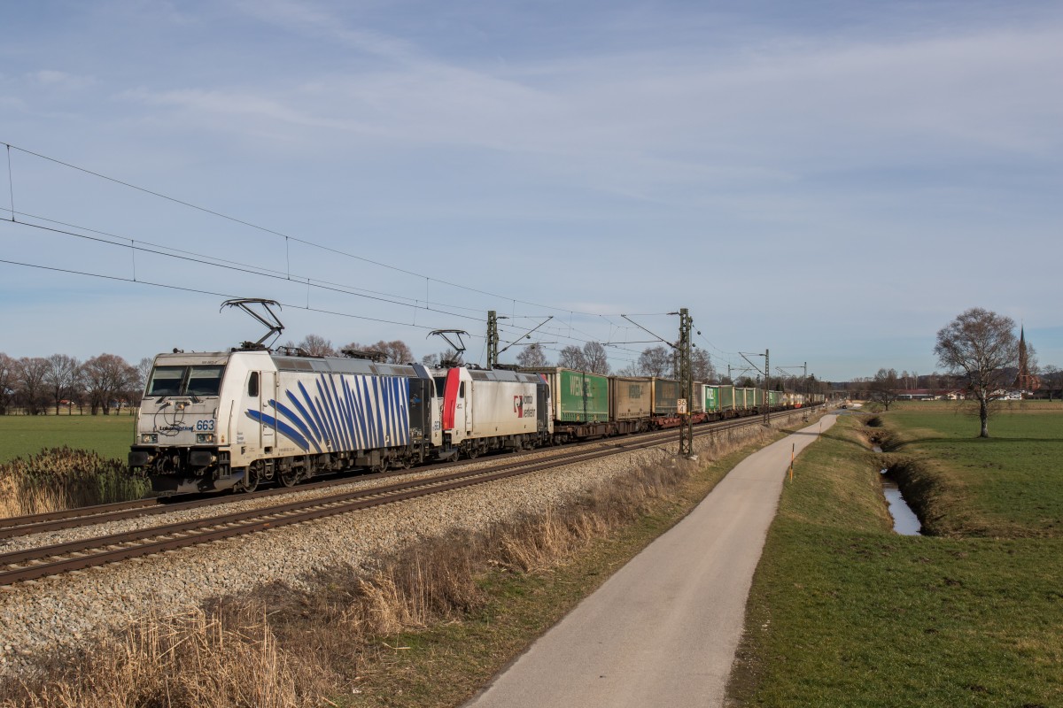 185663-2 und 185 665-7 mit dem  Wenzel-Zug  am 6. Februar 2016 bei �bersee.