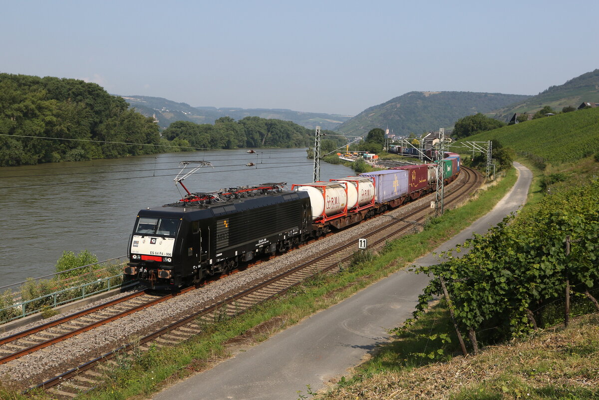 189 096 mit einem  KLV  am 23. Juli 2021  Im B�chergrund  bei Lorch am Rhein.