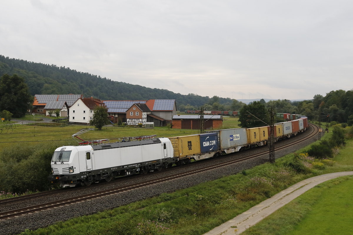 193 209 mit einem Containerzug am 10. August 2017 bei Hermannspiegel.