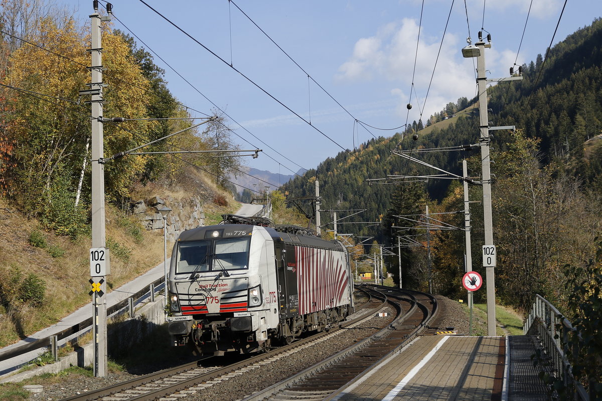 193 775 kam kurze Zeit sp�ter alleine vom Brenner zur�ck. Aufgenommen am 16. Oktober 2018 in St. Jodok.