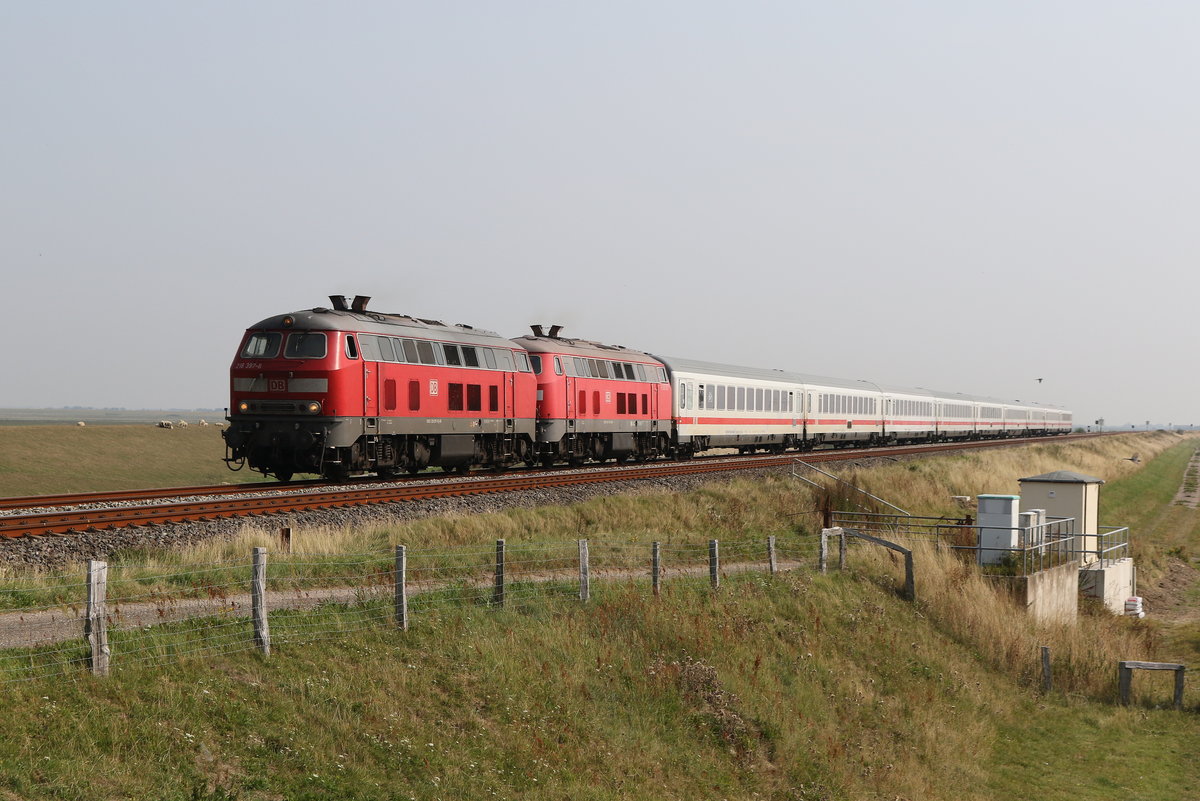 218 397 und 218 834 mit einem iC am 28. August 2019 bei Klanxb�ll.