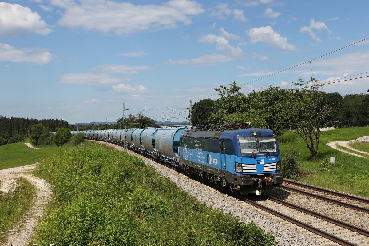 383 010 mit einem Getreidezug am 1. Juli 2020 bei Grabenst�tt.