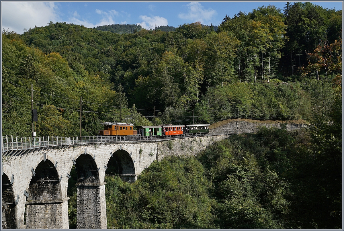 50 Jahre Blonay Chamby - MEGA BERNINA FESTIVAL: Das Bernina Krokodil Ge 4/4 182 mit seinem hübschen, kurzen Zug auf dem in sehr schlechtem Zustand befindlichen Baie de Clarens Viadukt auf der Fahrt Richtung Blonay.
 15. Sept. 2018