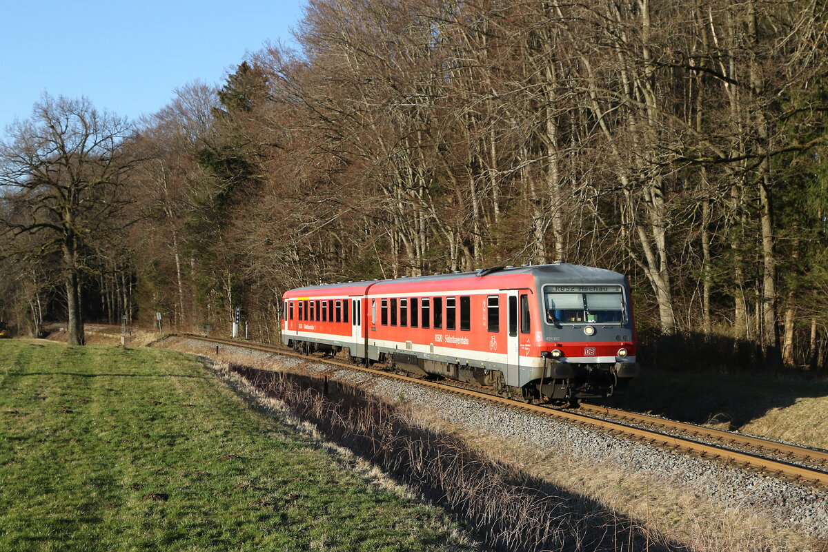 628 612 war am 18. M�rz 2025 auf der  Chiemgau-Bahn  zwischen Prien am Chiemsee und Aschau im Chiemgau unterwegs. Aufgenommen kurz vor dem Haltepunkt  Umratshausen-Ort .