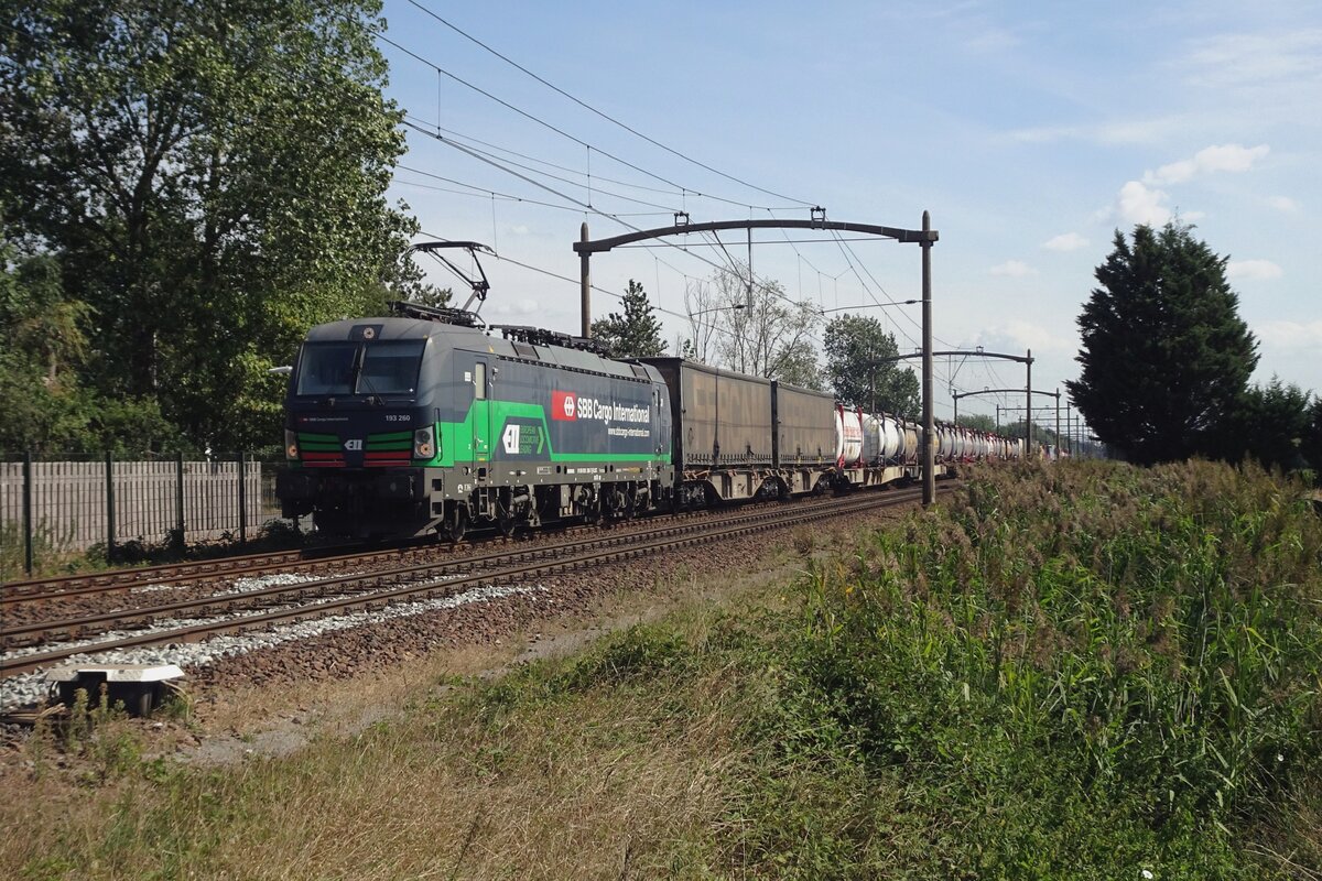Am 2 September 2022 passiert SBBCI 193 260 mit ein KLV Hulten. Mitterweile sind die 193 256-260 nicht mehr in die SBBCI-Rangen anwesend.